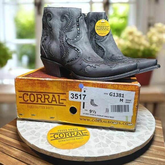 Corral $325 G1381 LD Grey Studs Overlay Ankle Boots Snip Toe Western Cowgirl Wom - Picture 8 of 13